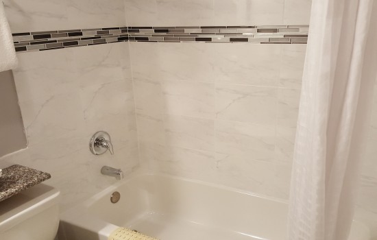 Welcome To The Islander Motel - Tub Shower Combinations